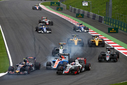 Carlos Sainz Jr., Scuderia Toro Rosso STR11, Pascal Wehrlein, Manor Racing MRT05 y Romain Grosjean,