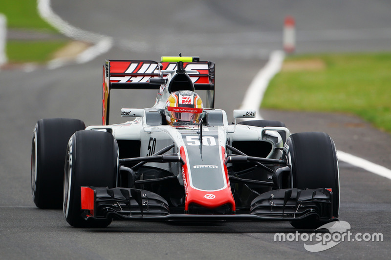 Leclerc también hizo sus primeras pruebas en la F1 en 2016, incluyendo apariciones en las prácticas de viernes con Haas.