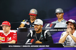 Кими Райкконен, Ferrari; Льюис Хэмилтон, Mercedes AMG F1 Team; Фернандо Алонсо, McLaren