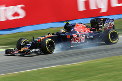 Карлос Сайнс мл., Scuderia Toro Rosso STR11 блокирует на торможении