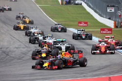 Max Verstappen, Red Bull Racing RB12 au départ