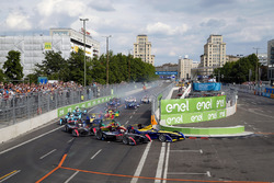 Старт: Жан-Эрик Вернь, DS Virgin Racing лидирует