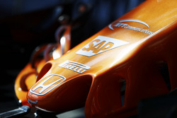 Logo Honda et détails du nez de la McLaren MCL32