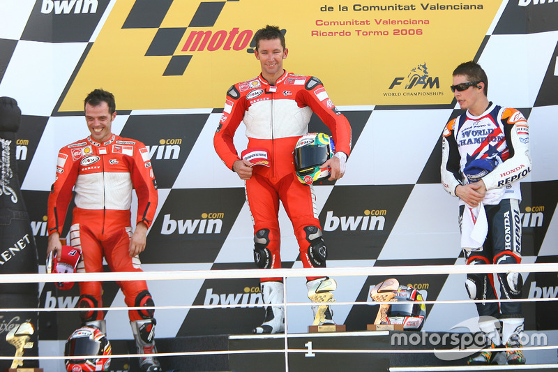 Podium: race winner Troy Bayliss, Ducati; second place Loris Capirossi, Ducati; third place Nicky Hayden, Repsol Honda