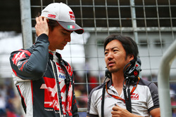 Esteban Gutiérrez, Haas F1 Team con Ayao Komatsu, Haas F1 Team Race