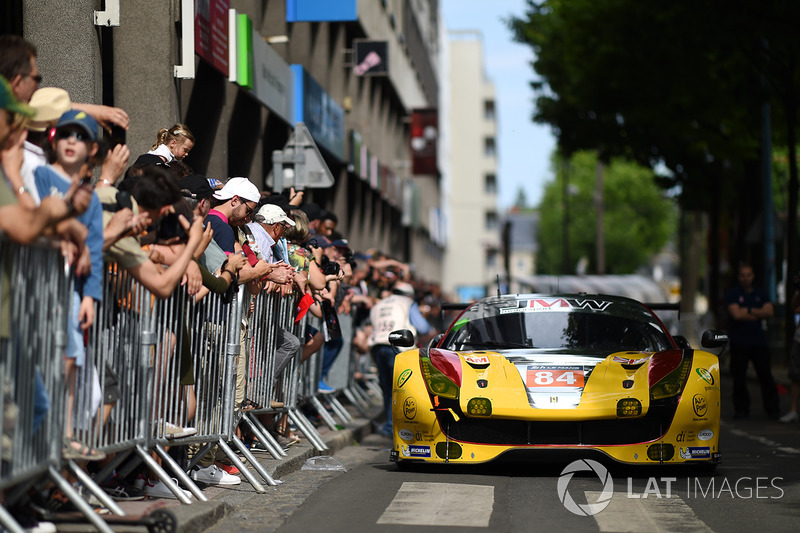 #84 JMW Motorsport Ferrari 488 GTE: Robert Smith, Will Stevens, Dries Vanthoor