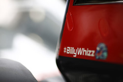 Хэштег #BillyWhizz на автомобиле VF-17 команды Haas F1