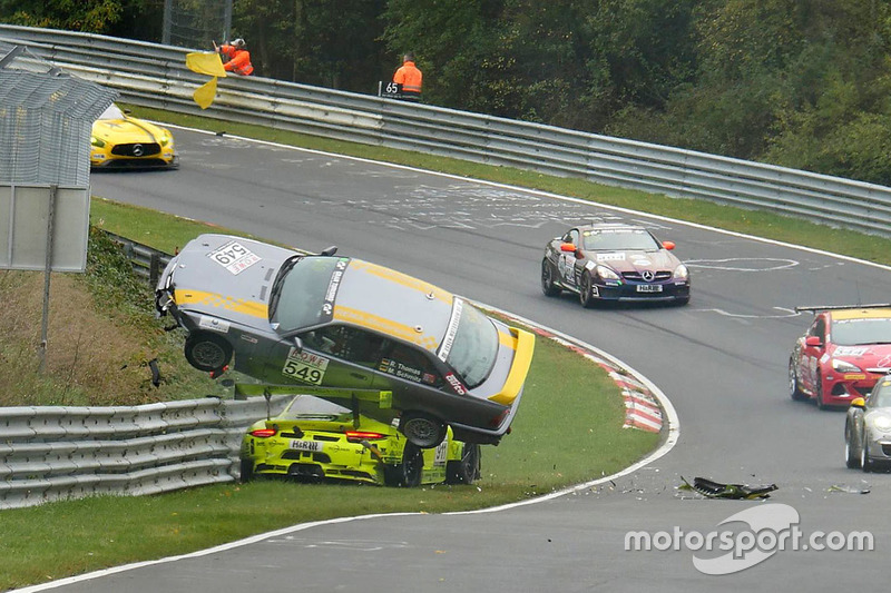 Ongeval Kevin Estre, Matteo Cairoli, Manthey Racing, Porsche 911 GT3-R, Reiner Thomas, Manfred Schmi