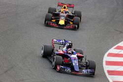 Daniil Kvyat, Scuderia Toro Rosso STR12, Max Verstappen, Red Bull Racing RB13