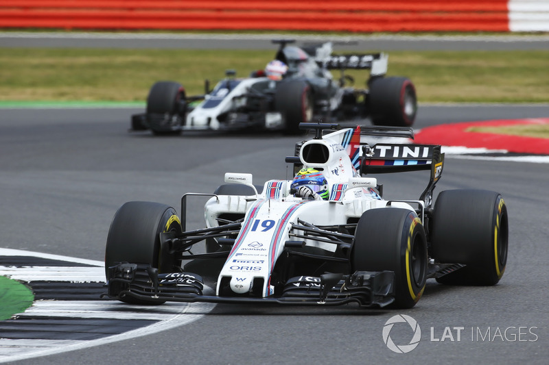 Felipe Massa, Williams FW40, Romain Grosjean, Haas F1 Team VF-17