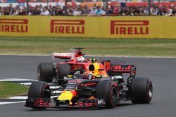Max Verstappen, Red Bull Racing RB13, Sebastian Vettel, Ferrari SF70H