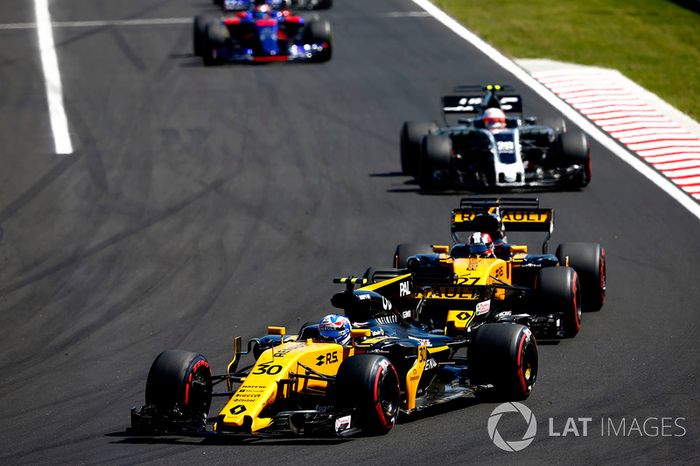  Jolyon Palmer, Renault Sport F1 Team RS17, Nico Hulkenberg, Renault Sport F1 Team RS17, Kevin Magnussen, Haas F1 Team VF-17