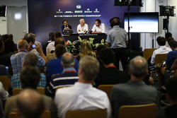 Laurent Mekies, FIA-Sicherheitschef, Charlie Whiting, FIA-Rennleiter, Matteo Bonciani, FiA-Pressespr