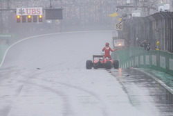 Crash: Kimi Räikkönen, Ferrari SF16-H