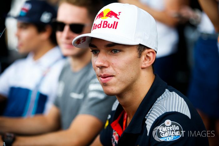 Pierre Gasly, Reserve Driver, Red Bull Racing, signs autographs for fans