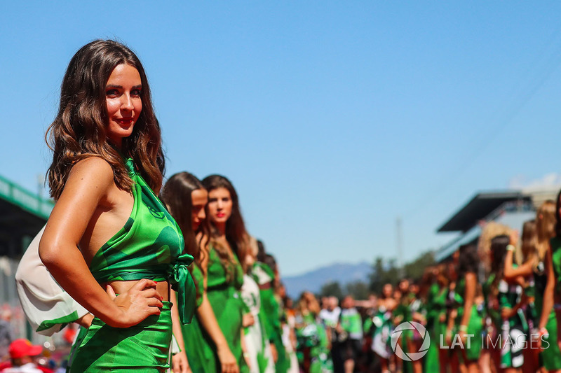 Des grid girls