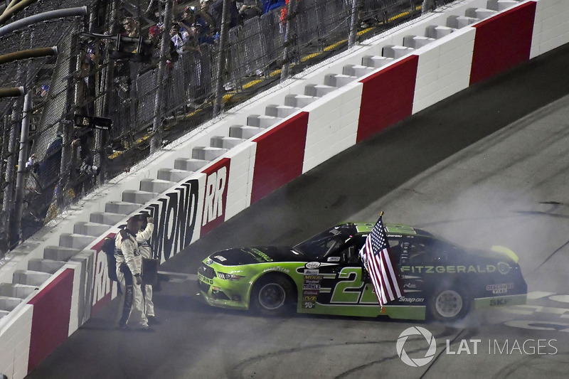 Ganador de la carrera Brad Keselowski, Team Penske Ford