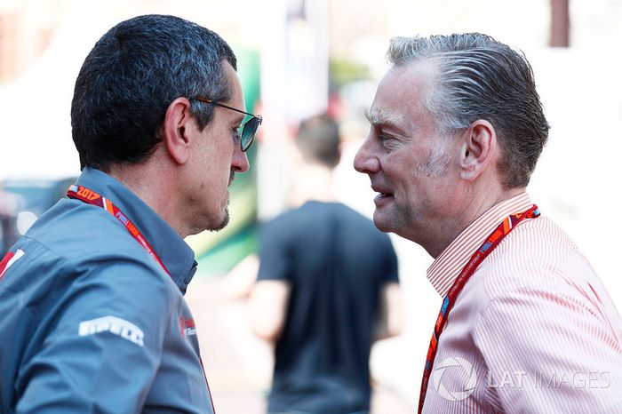  Gunther Steiner speaking to Sean Bratches 