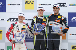 Подіум новачків: Мік Шумахер (Prema, Dallara F317 Mercedes), Ландо Норріс (Carlin, Dallara F317 Volkswagen), Жехан Дарувала (Carlin, Dallara F317 Volkswagen)