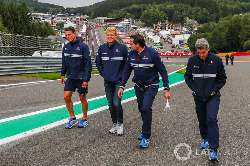 Marcus Ericsson, Sauber walks the track