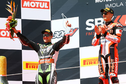Podium : victoire pour Chaz Davies, Ducati Team, deuxième place pour Jonathan Rea, Kawasaki Racing, troisième place pour Marco Melandri, Ducati Team