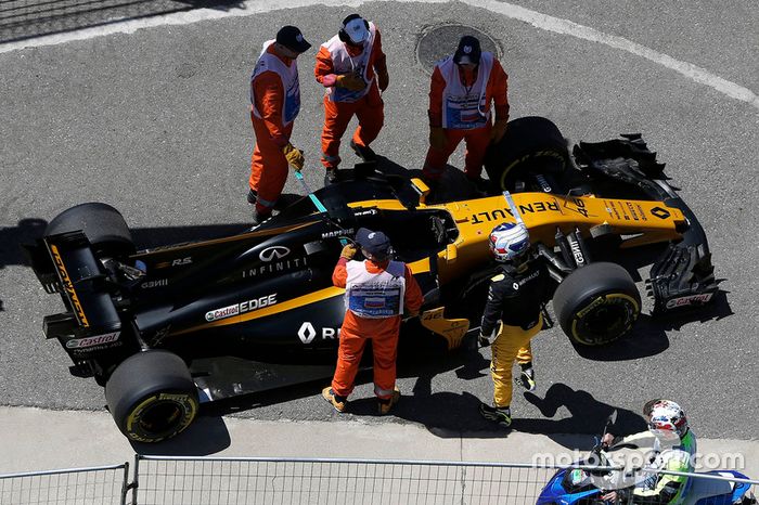 Sergey Sirotkin, Renault Sport F1 Team RS17 parado en la pista