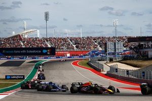 Sergio Pérez, Red Bull Racing RB19, Pierre Gasly, Alpine A523, Zhou Guanyu, Alfa Romeo C43