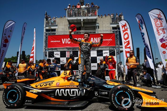 Ganador Patricio O'Ward, Arrow McLaren SP Chevrolet celebra en Victory Lane