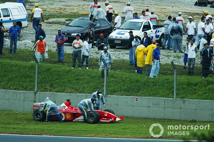 Rubens Barrichello, Ferrari F2002, abandona yendo líder