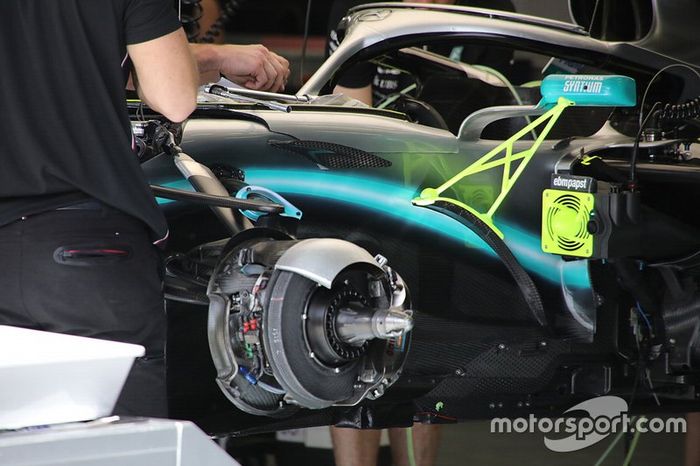 Detalle de los frenos delanteros del Mercedes AMG F1