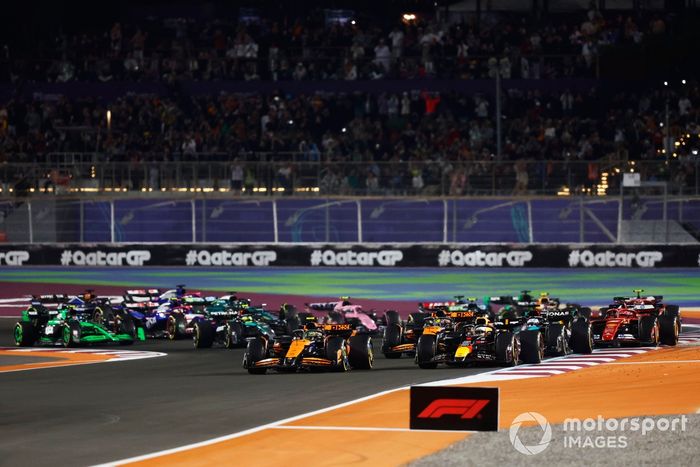 Max Verstappen, Red Bull Racing RB20, Lando Norris, McLaren MCL38, batalla por el liderato