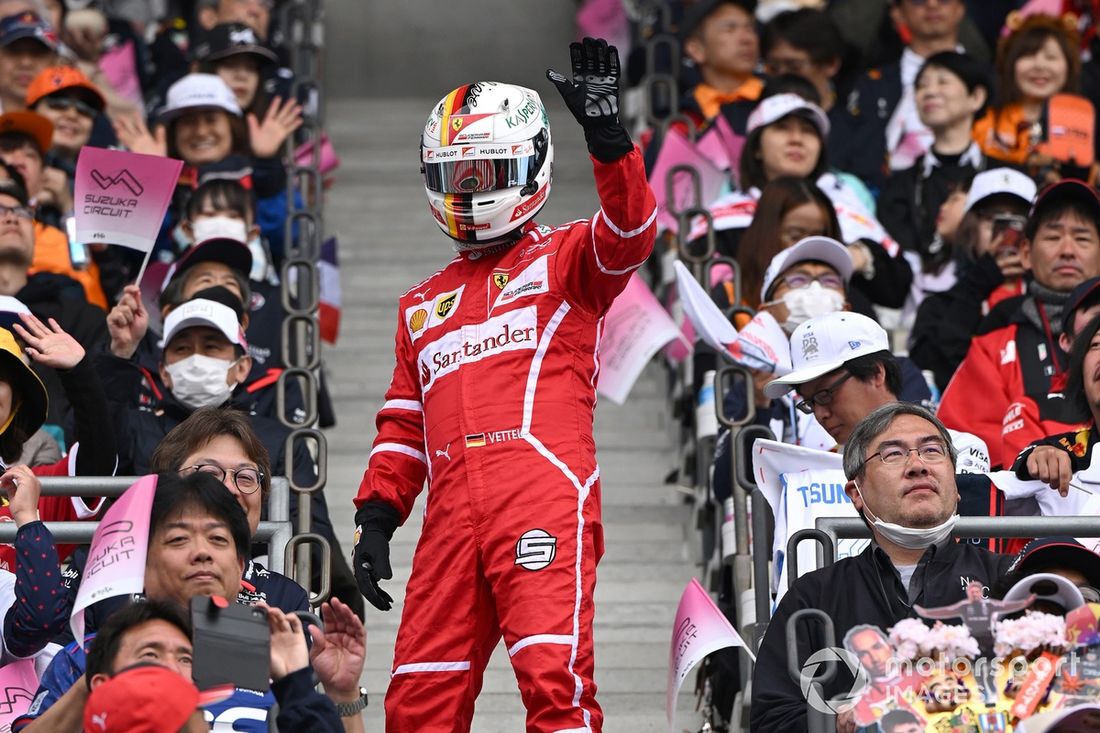 Un aficionado disfrazado de Sebastian Vettel