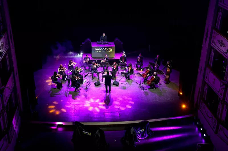 La cérémonie de VR46 au théâtre Rossini de Pesaro
