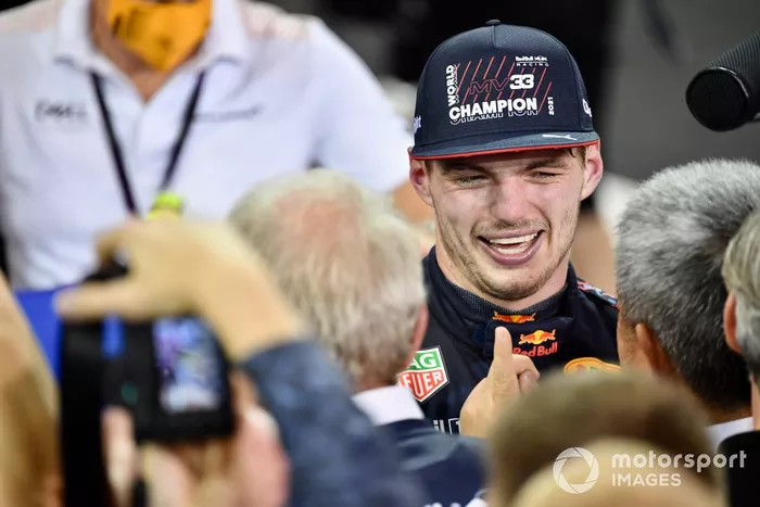 El campeón Max Verstappen, Red Bull Racing, celebra en el Parc Ferme