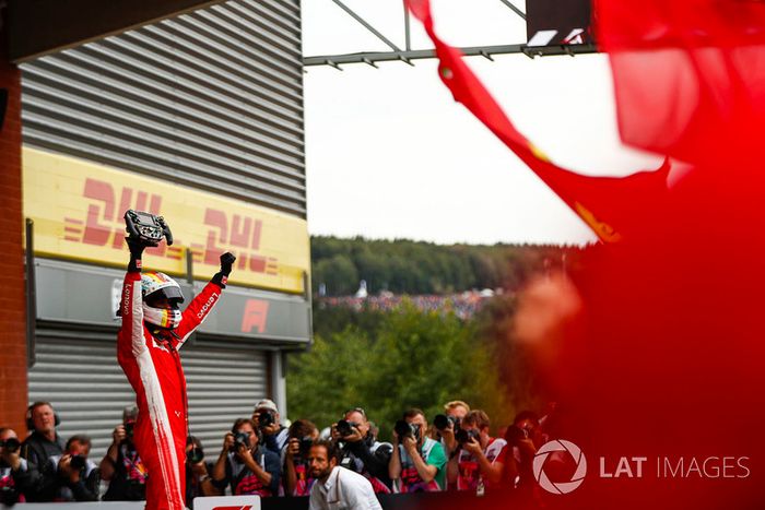 Sebastian Vettel, Ferrari, celebra la victoria en el parque cerrado