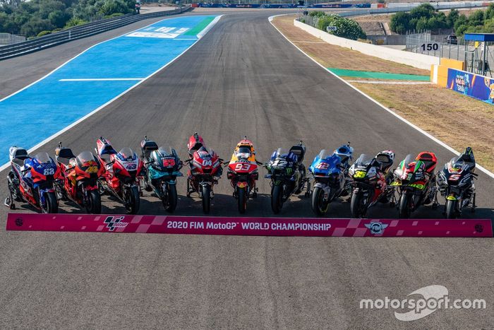 Foto de familia de las motos de MotoGP 2020