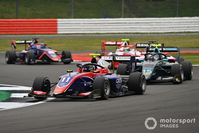 David Beckmann, Trident leads Jake Hughes, HWA Racelab 