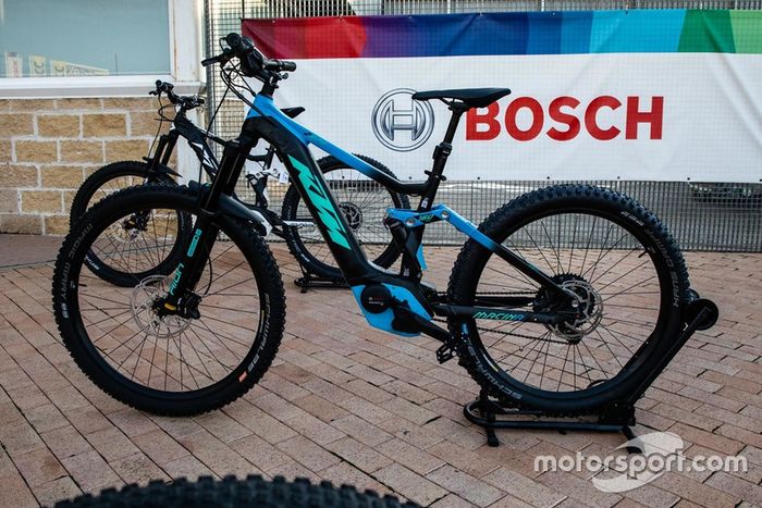 II Curso de Conducción y Nuevas Tecnologías BOSCH - Motor1.com España - Motorsport.com 