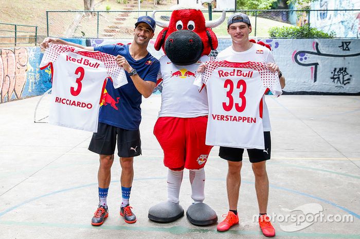 Max Verstappen y Daniel Ricciardo, Red Bull Racing juegan Futsal en Brasil