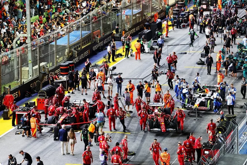 Charles Leclerc, Ferrari, Lewis Hamilton