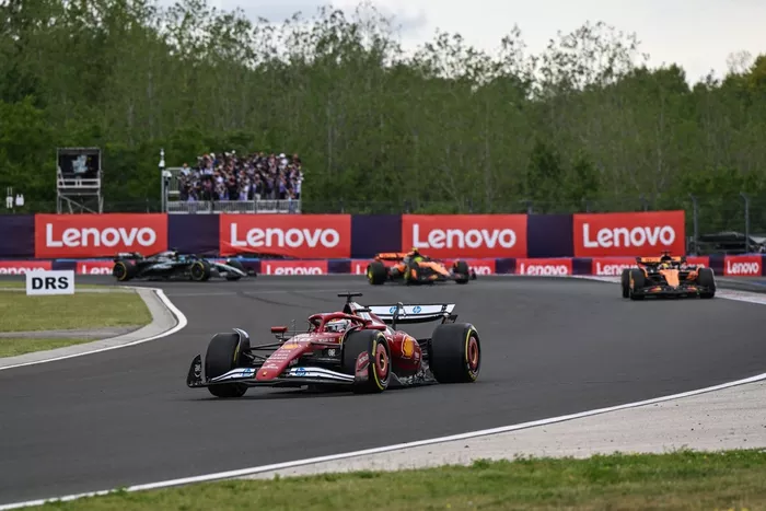 Charles Leclerc, Ferrari, Lando Norris, McLaren, Oscar Piastri