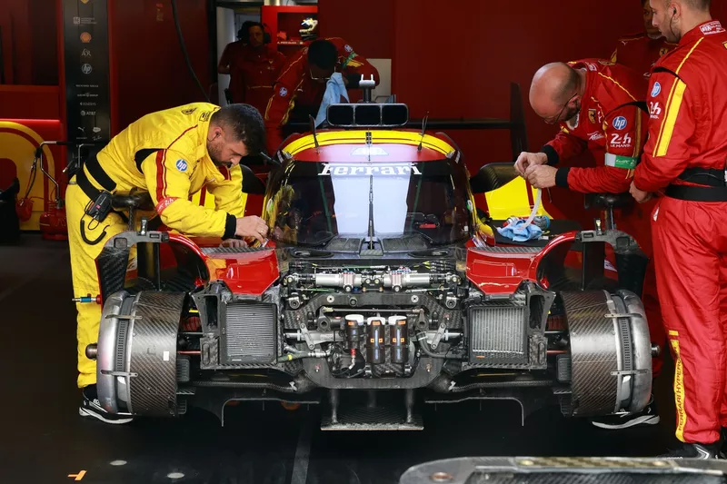#83 AF Corse Ferrari 499P: Robert Kubica, Yifei Ye, Philip Hanson