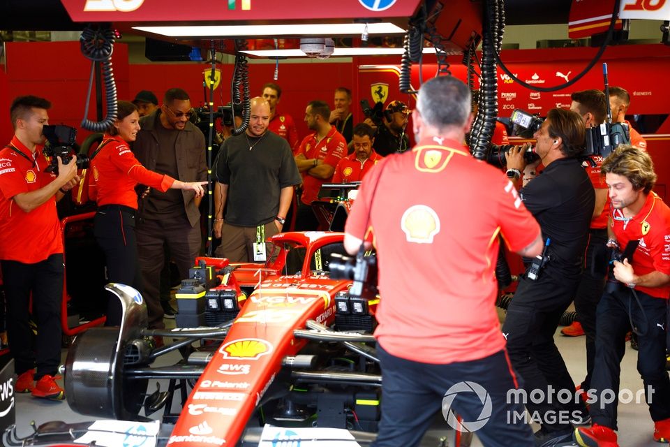 Will Smith odwiedza garaż Scuderia Ferrari 