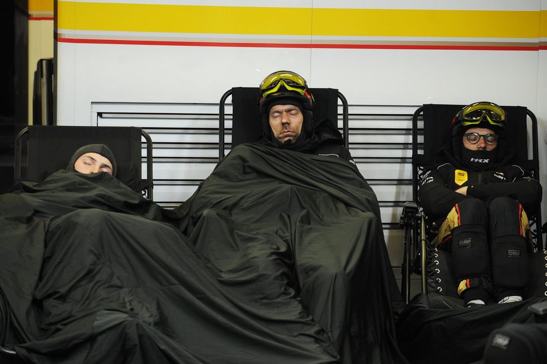 Mechanicy Hertz Team Jota śpią