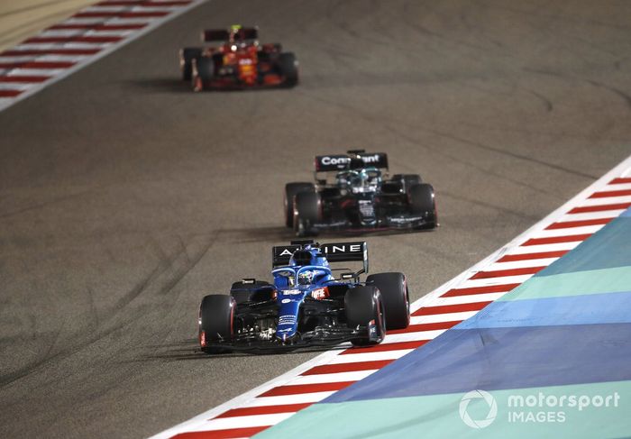 Fernando Alonso, Alpine A521, Lance Stroll, Aston Martin AMR21, Carlos Sainz Jr., Ferrari SF21