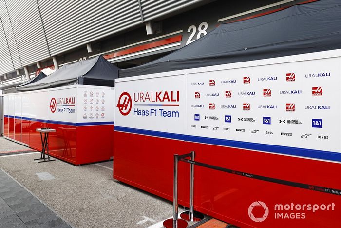 Logos de los socios de Haas F1