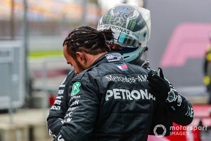 Valtteri Bottas, Mercedes-AMG F1 felicita a Lewis Hamilton, Mercedes-AMG F1 por ganar su 7º Campeonato Mundial