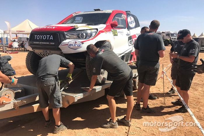 #314 Toyota Gazoo Racing Toyota Hilux: Fernando Alonso, Marc Coma, después del accidente