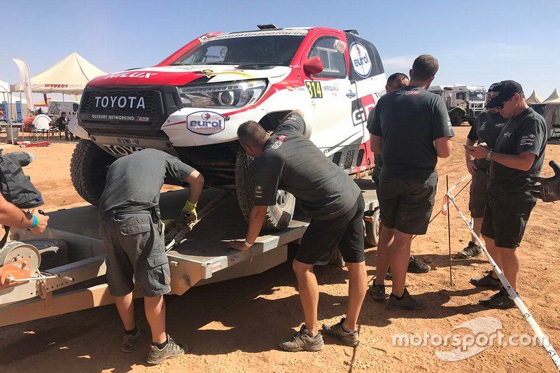 #314 Toyota Gazoo Racing Toyota Hilux: Fernando Alonso, Marc Coma, después del accidente