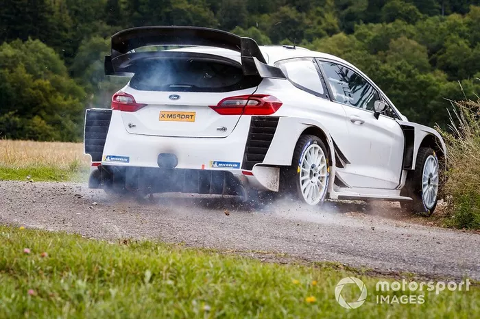 Valtteri Bottas prova la Ford Fiesta WRC del team M-Sport